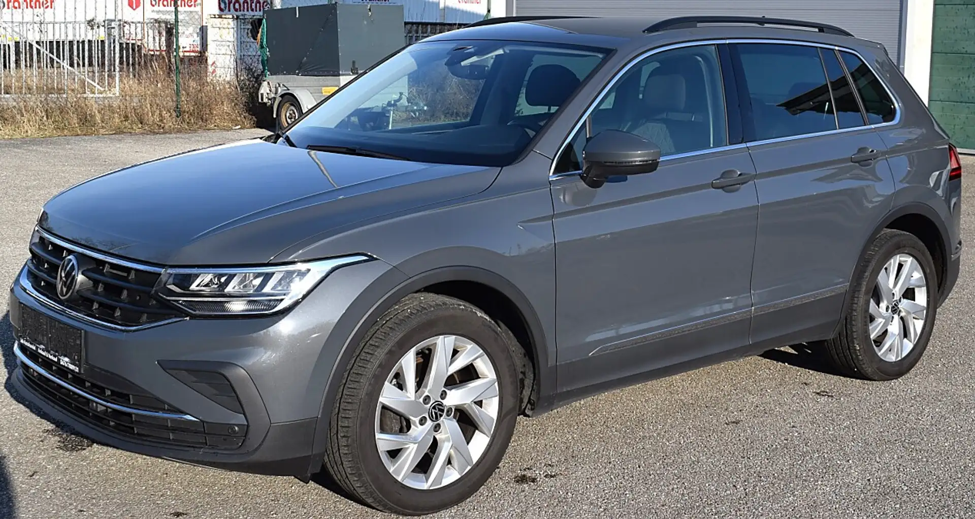 Volkswagen Tiguan 2,0 TDI Life DSG Grau - 1