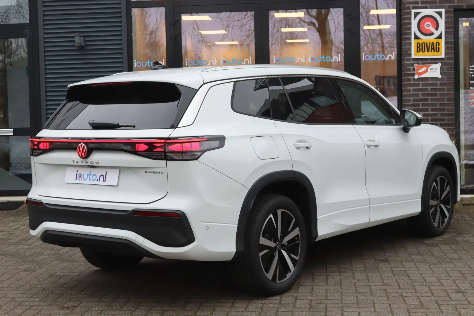 Volkswagen Tayron 1.5 eHybrid 204PK Life Edition IQ.Light/Keyless/Ca Weiß - 2