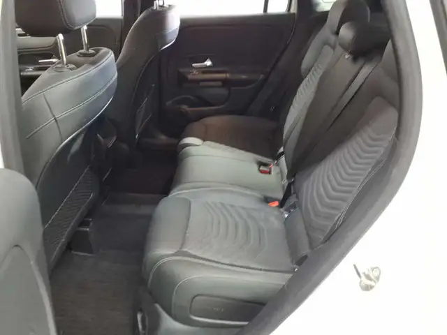 Mercedes-Benz Gla view 13