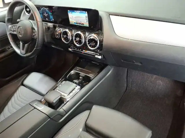 Mercedes-Benz Gla view 9