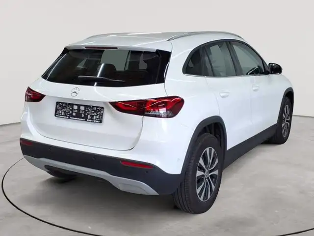 Mercedes-Benz Gla view 4
