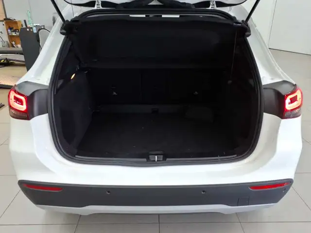 Mercedes-Benz Gla view 15