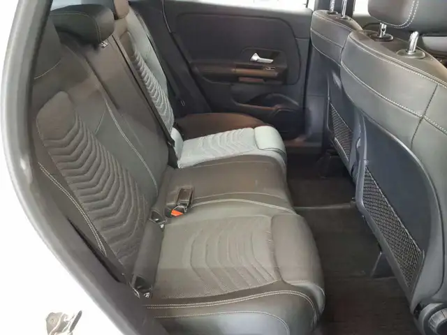 Mercedes-Benz Gla view 14