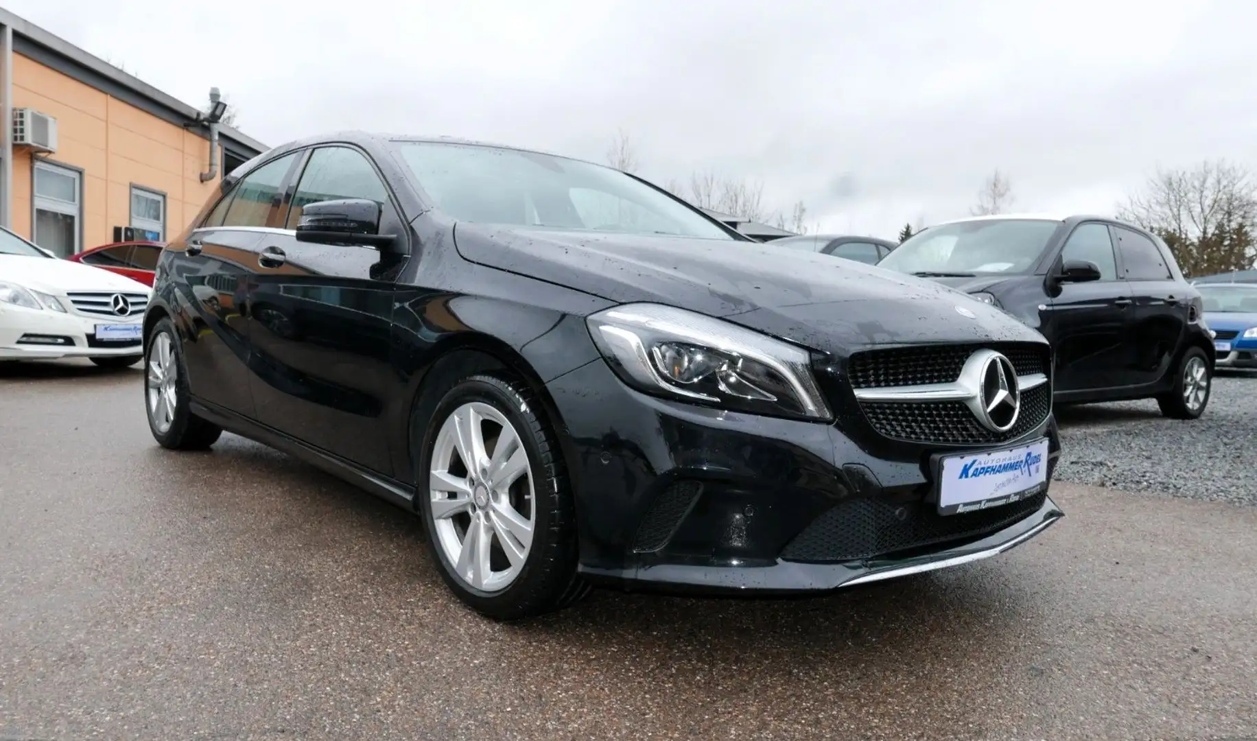 Mercedes-Benz A 180 URBAN/NAVI/LED/PTS Schwarz - 2