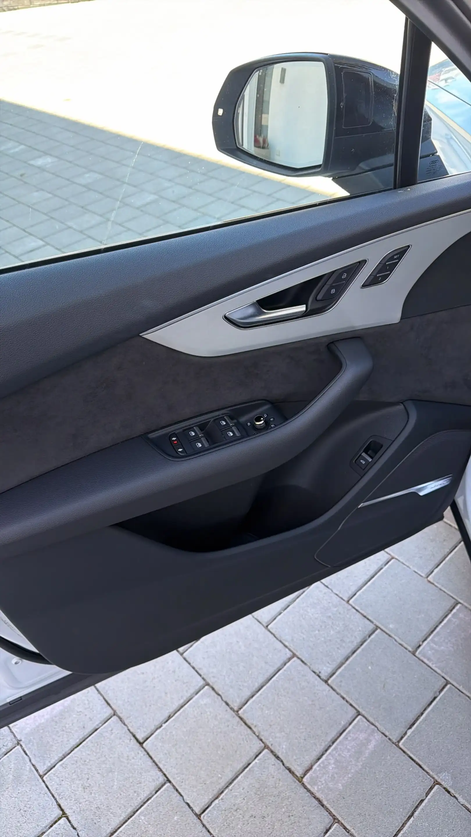 Audi SQ7 4.0 TDI quattro — photo 12