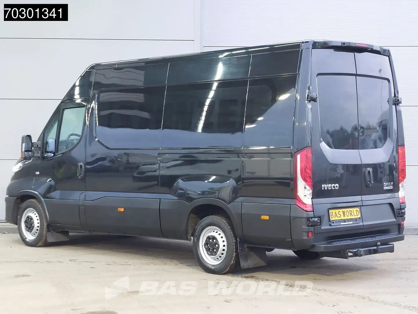 Iveco Daily 35S21 3.0L Automaat 210PK 3,5t Trekhaak LED Navi A Zwart - 2