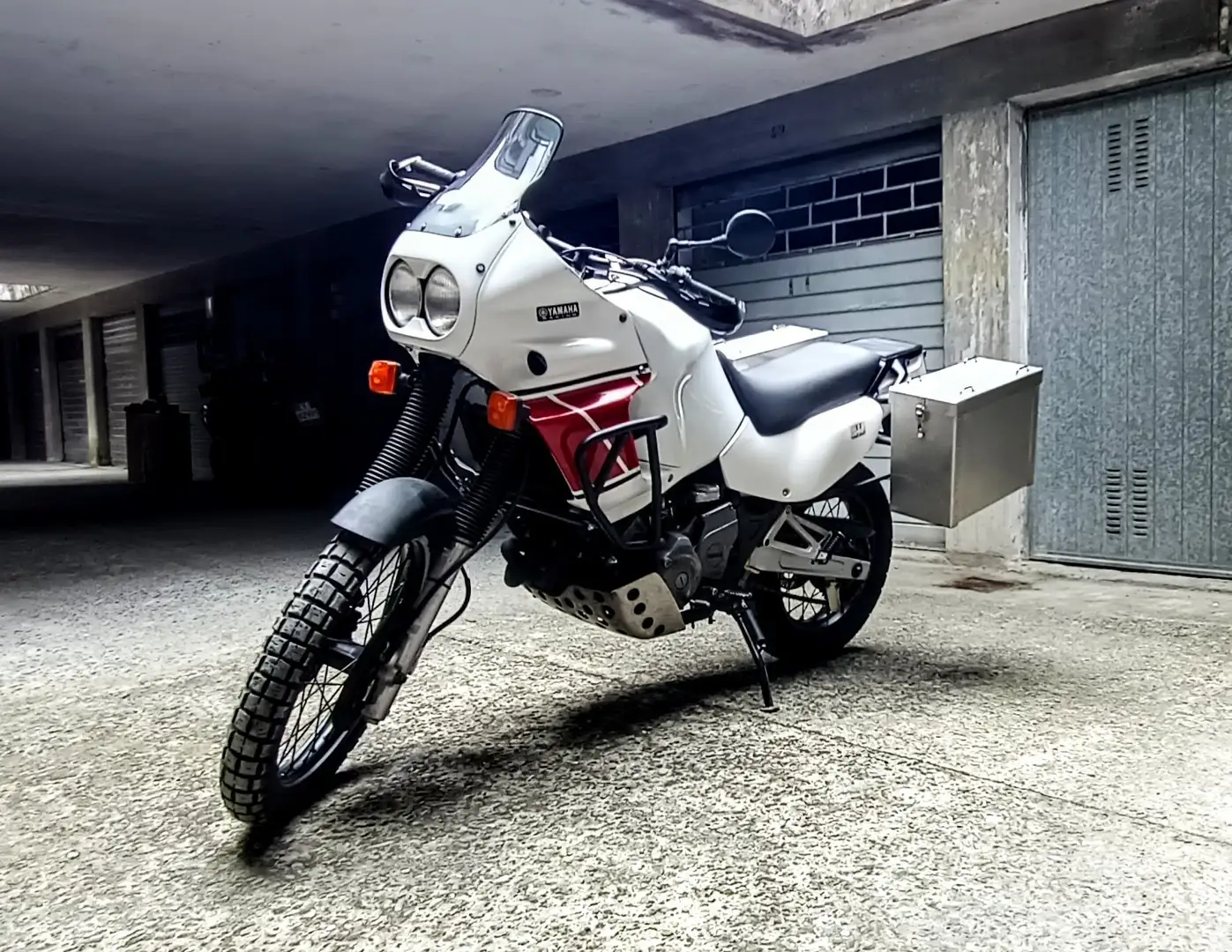 Yamaha XTZ 750 Bianco - 1