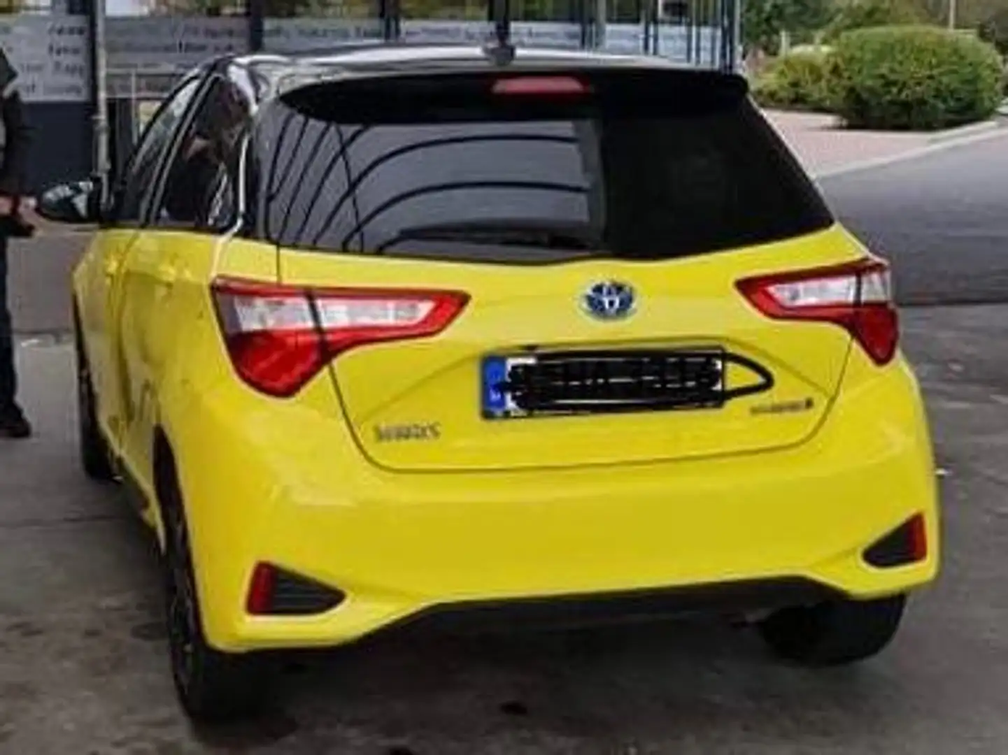Toyota Yaris Yaris Hybrid 1.5 VVT-i Comfort Yellow - 2