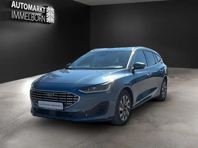 Ford Focus view 3