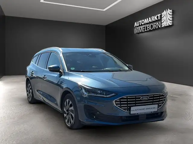 Ford Focus view 2