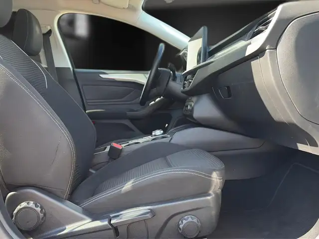 Ford Focus view 14