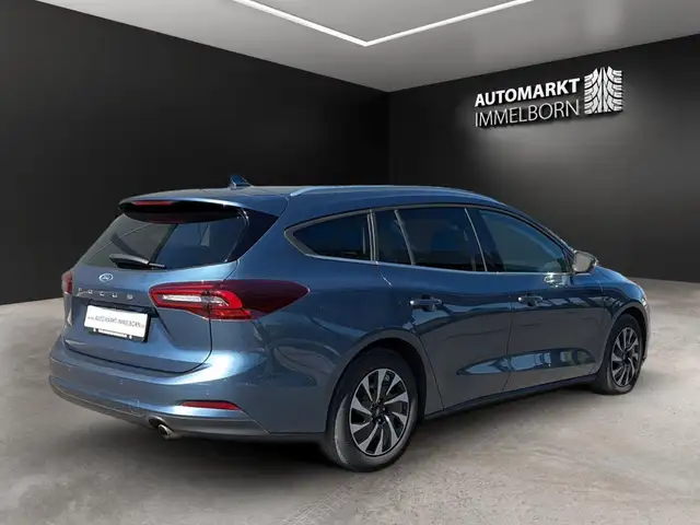 Ford Focus view 8