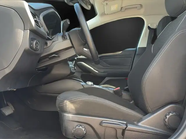 Ford Focus view 13