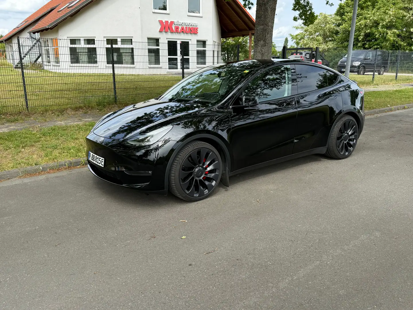 Tesla Model Y Model Y Performance Dual Motor AWD Schwarz - 2