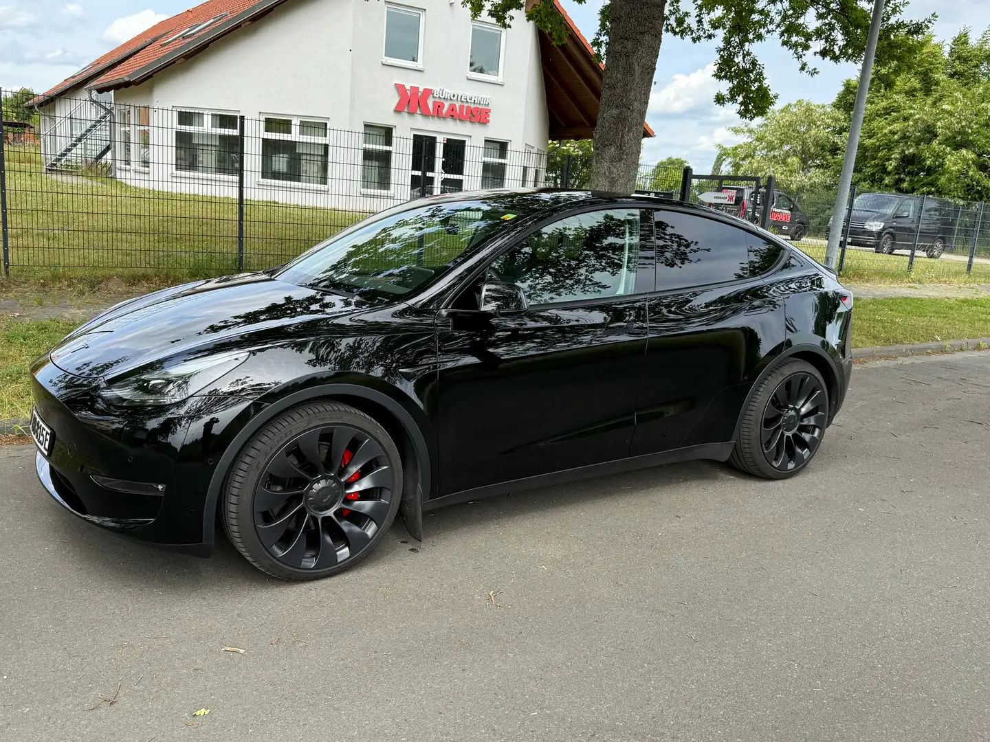 Tesla Model Y Model Y Performance Dual Motor AWD Schwarz - 1