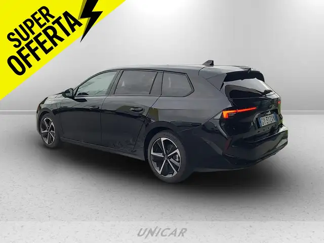 Opel Astra view 3