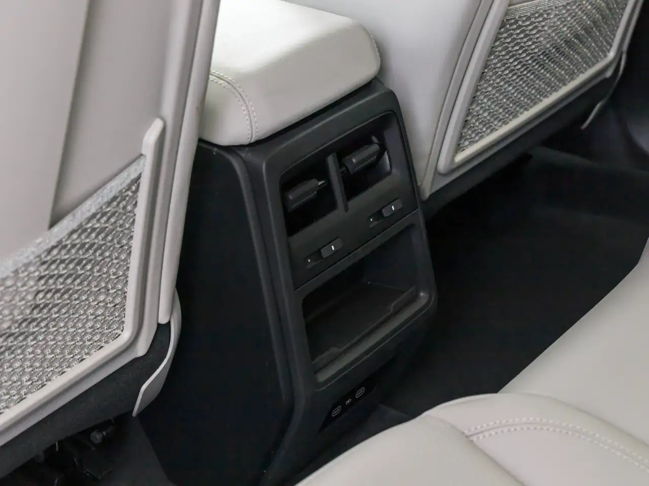 Porsche Macan 4 Elettrica, миниатюра 16