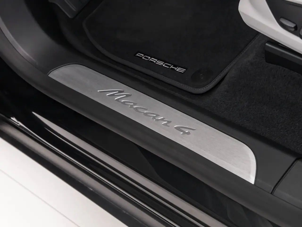 Porsche Macan 4 Elettrica, миниатюра 10