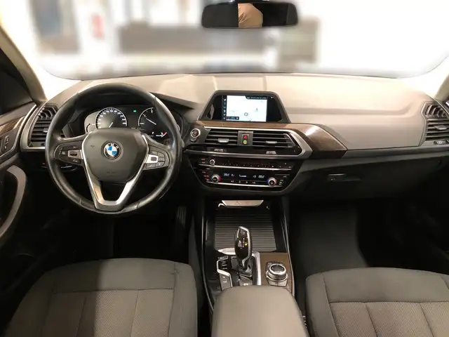 BMW X3 view 8