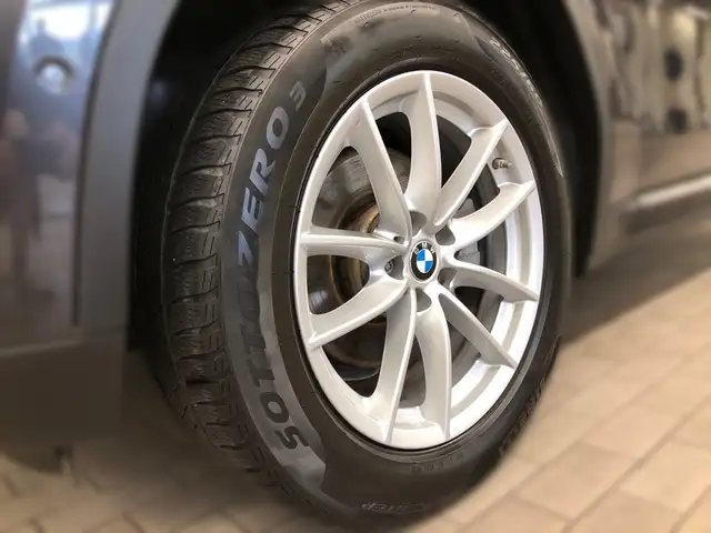 BMW X3 view 3