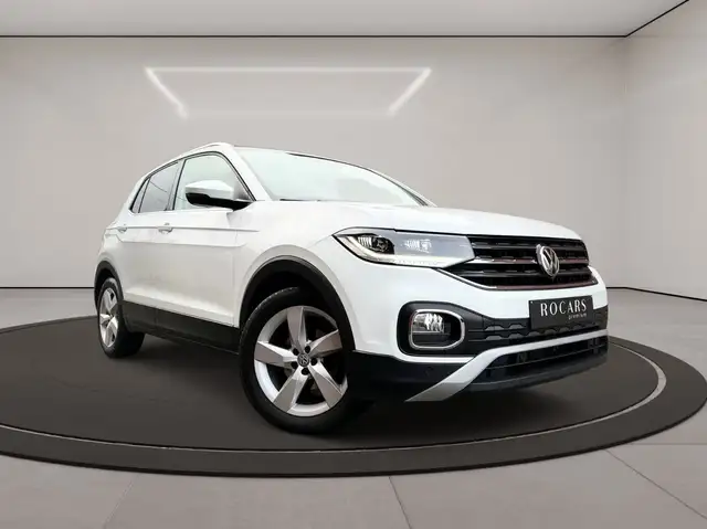 Volkswagen T-Cross view 3
