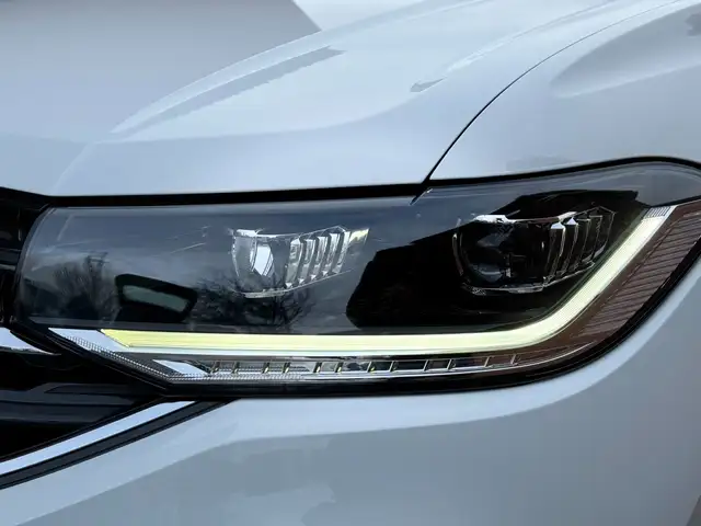 Volkswagen T-Cross view 6