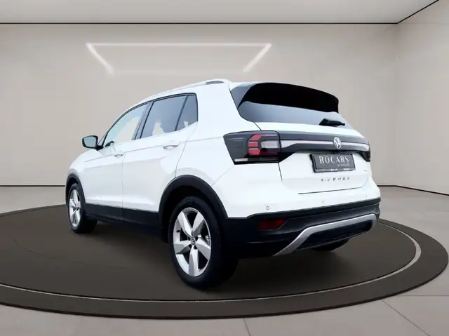 Volkswagen T-Cross view 11