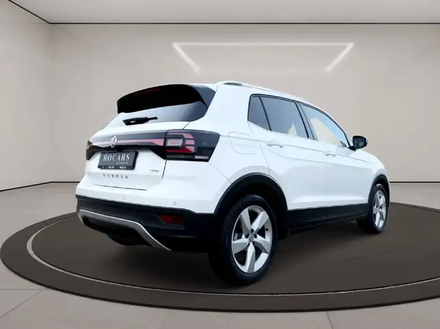 Volkswagen T-Cross view 9
