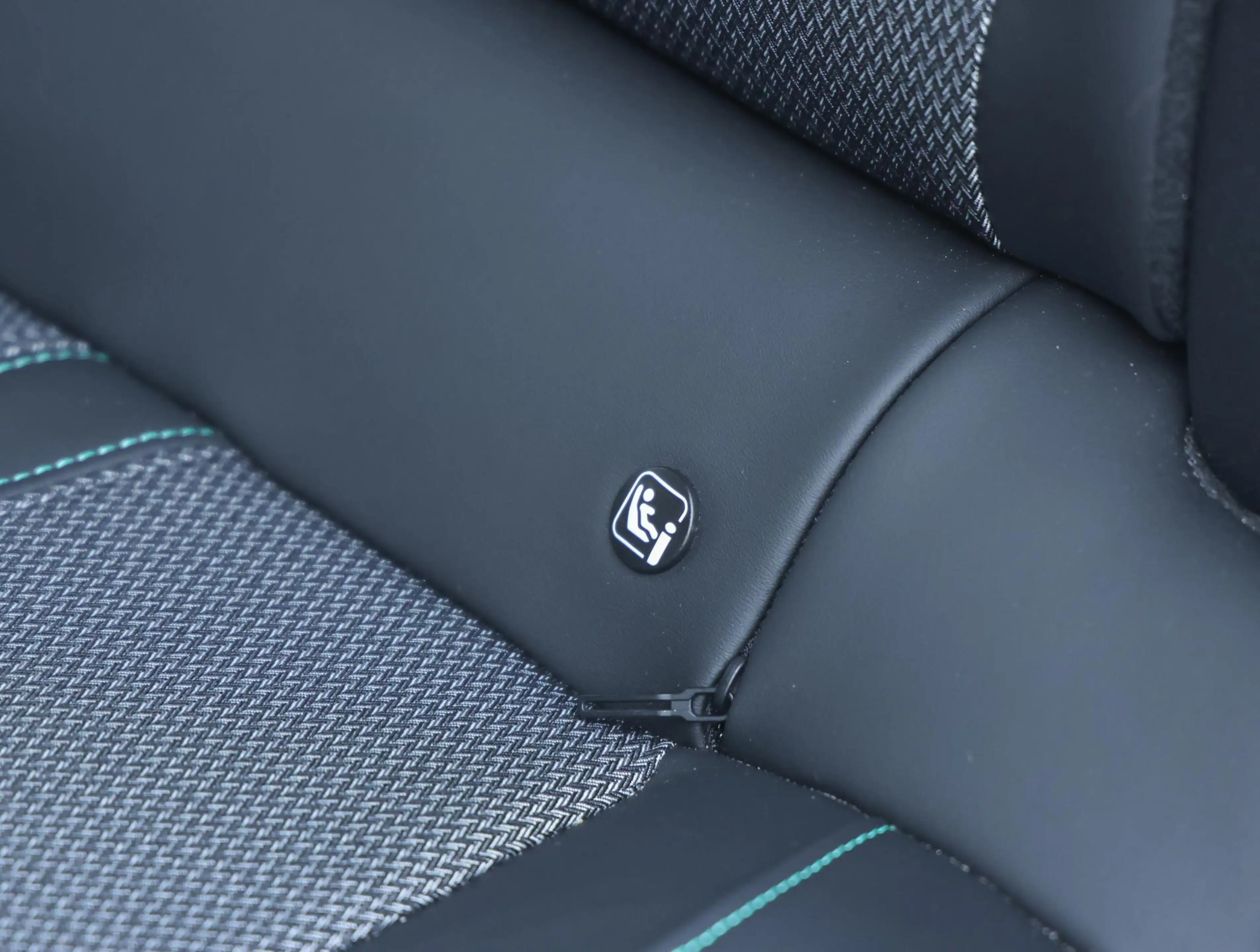 Peugeot 408 1.2 Hybrid 145 e-DCS6 Allure Demo deal ! | Stoelve — photo 15