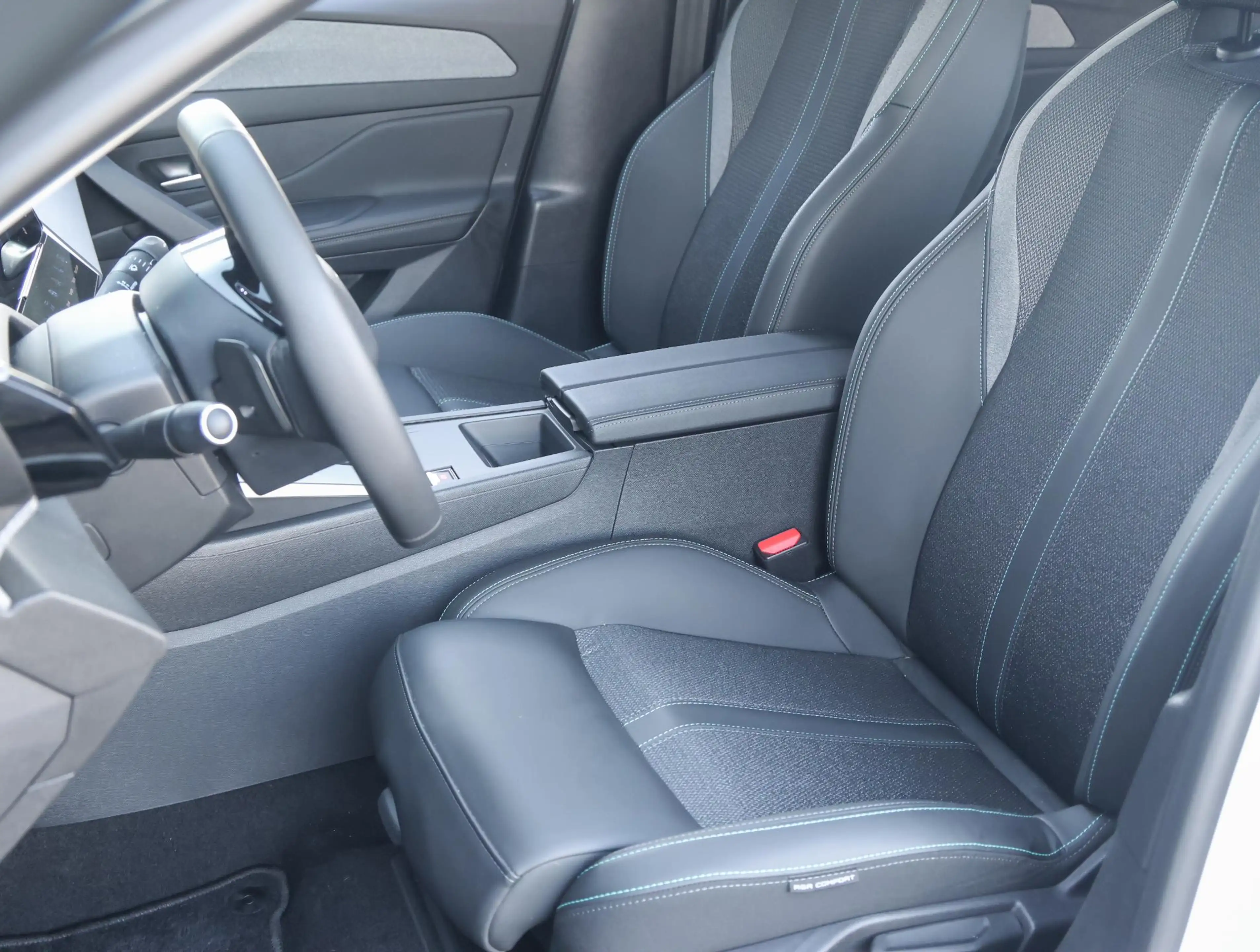 Peugeot 408 1.2 Hybrid 145 e-DCS6 Allure Demo deal ! | Stoelve — photo 12