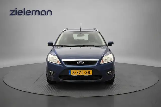 Ford Focus view 12