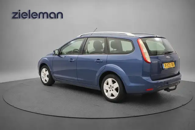 Ford Focus view 3
