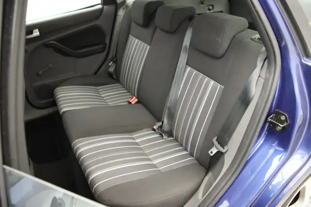 Ford Focus view 9