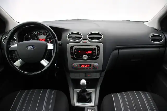 Ford Focus view 2