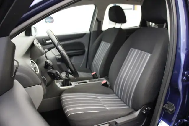 Ford Focus view 8