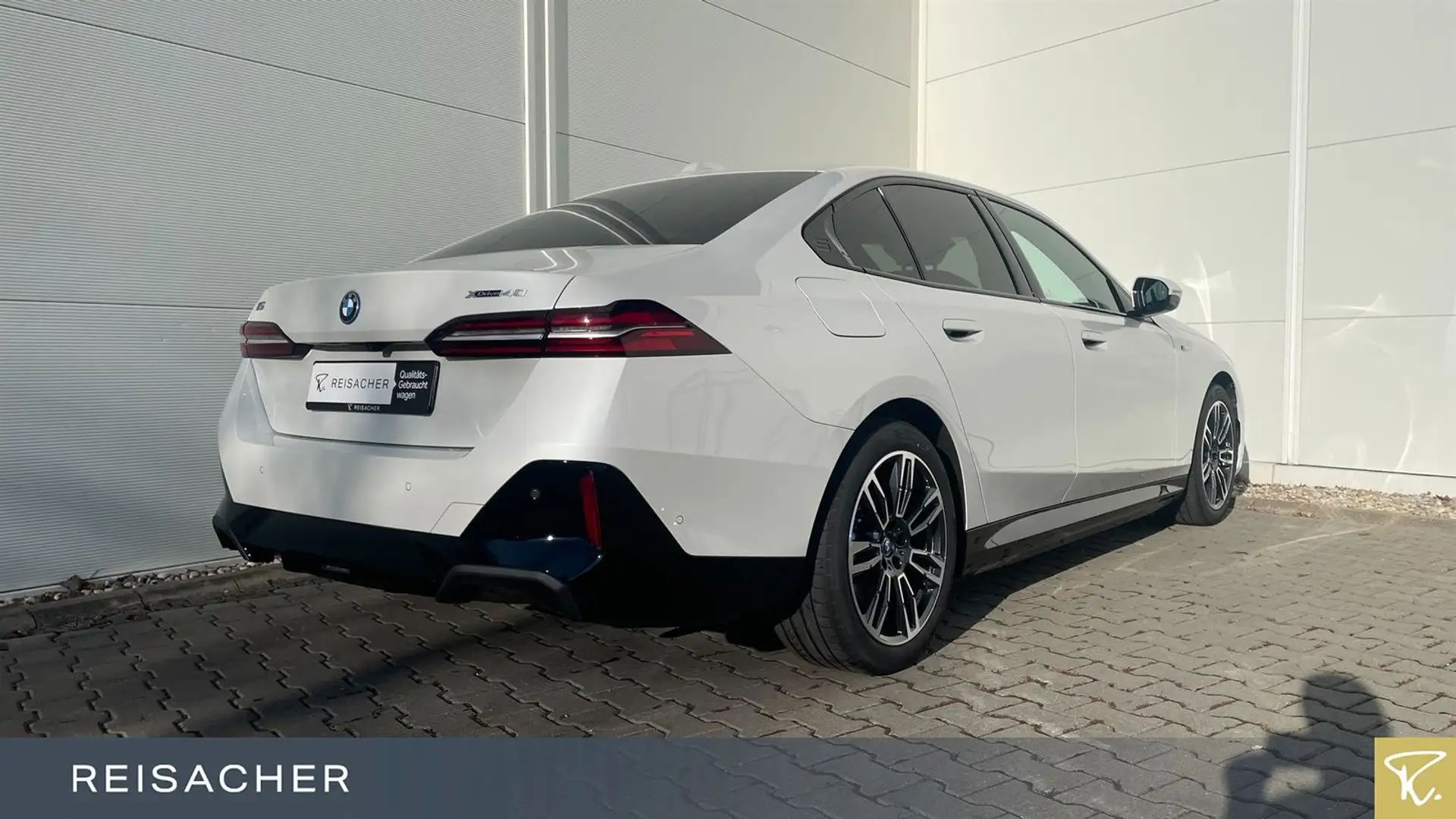 BMW i5 xDrive40 Lim M Sport,AHK,Autobahnass.B&W Weiß - 2