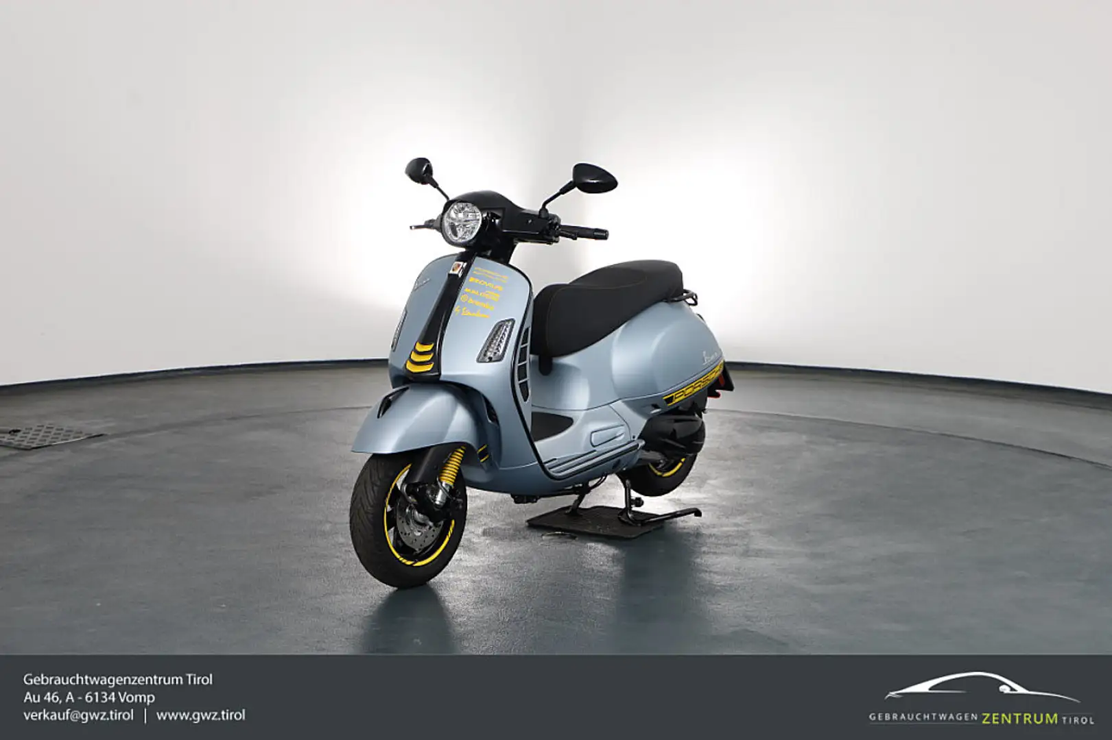 Vespa GTS 300 HPE Super Tech Porsche Edition Grijs - 1