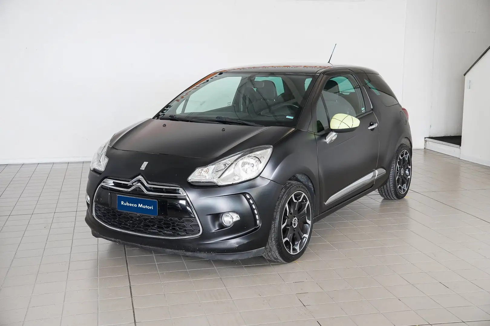 Citroen DS3 DS3 1.6 e-hdi (airdream) Just Black 90cv Nero - 1