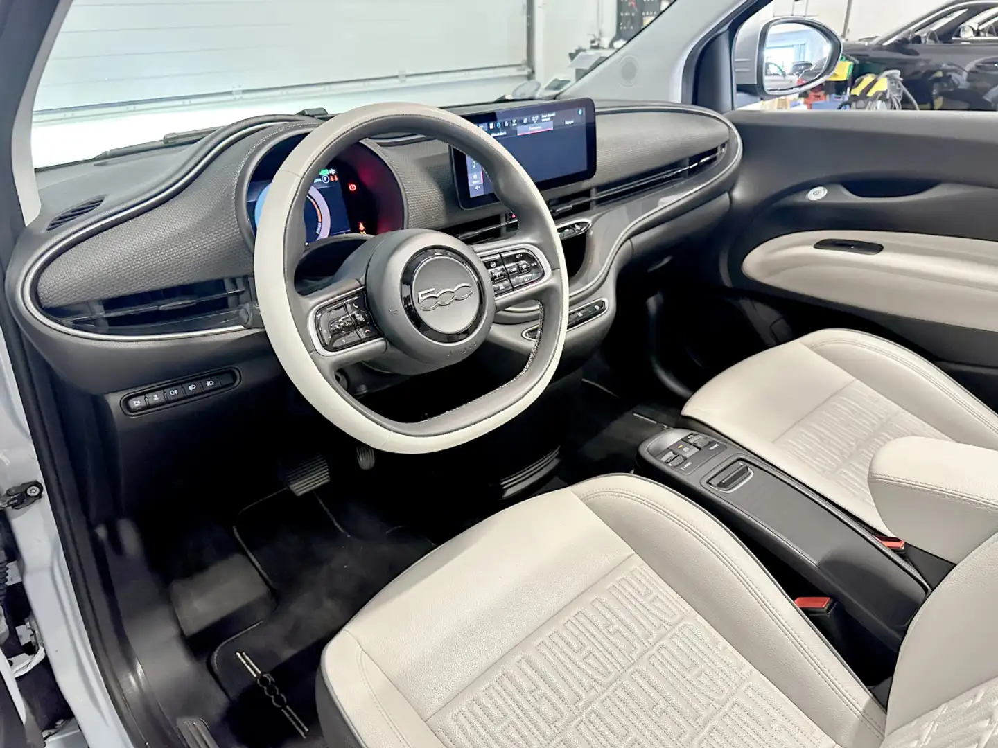 Fiat 500 e 120ch La Prima 1 of 500 - 2