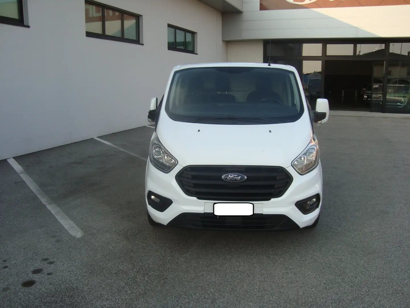 Ford Transit Custom 2.0 Tdci Passo Lungo con cassettiera interna Blanc - 2