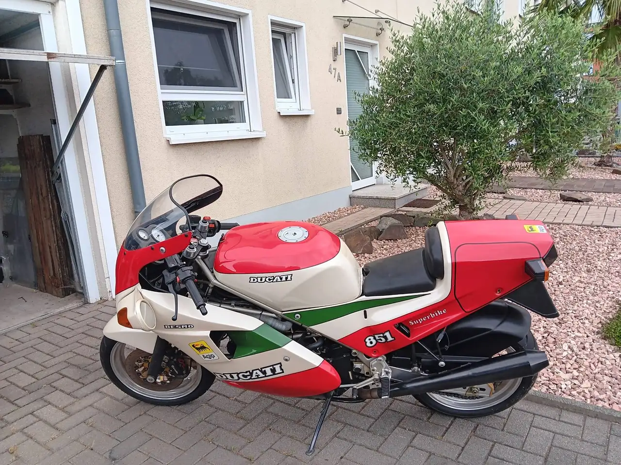 Ducati 851