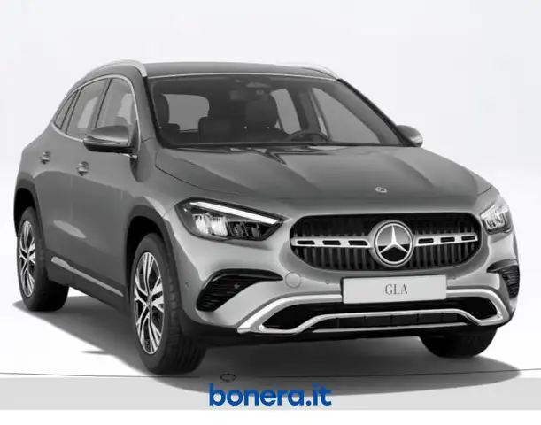 Mercedes-Benz Gla view 2