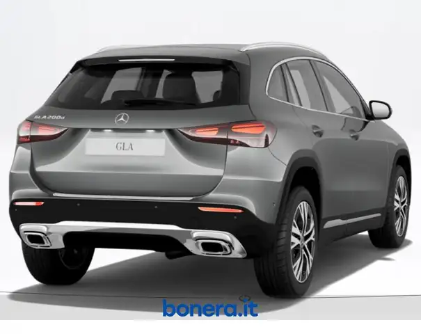 Mercedes-Benz Gla view 3
