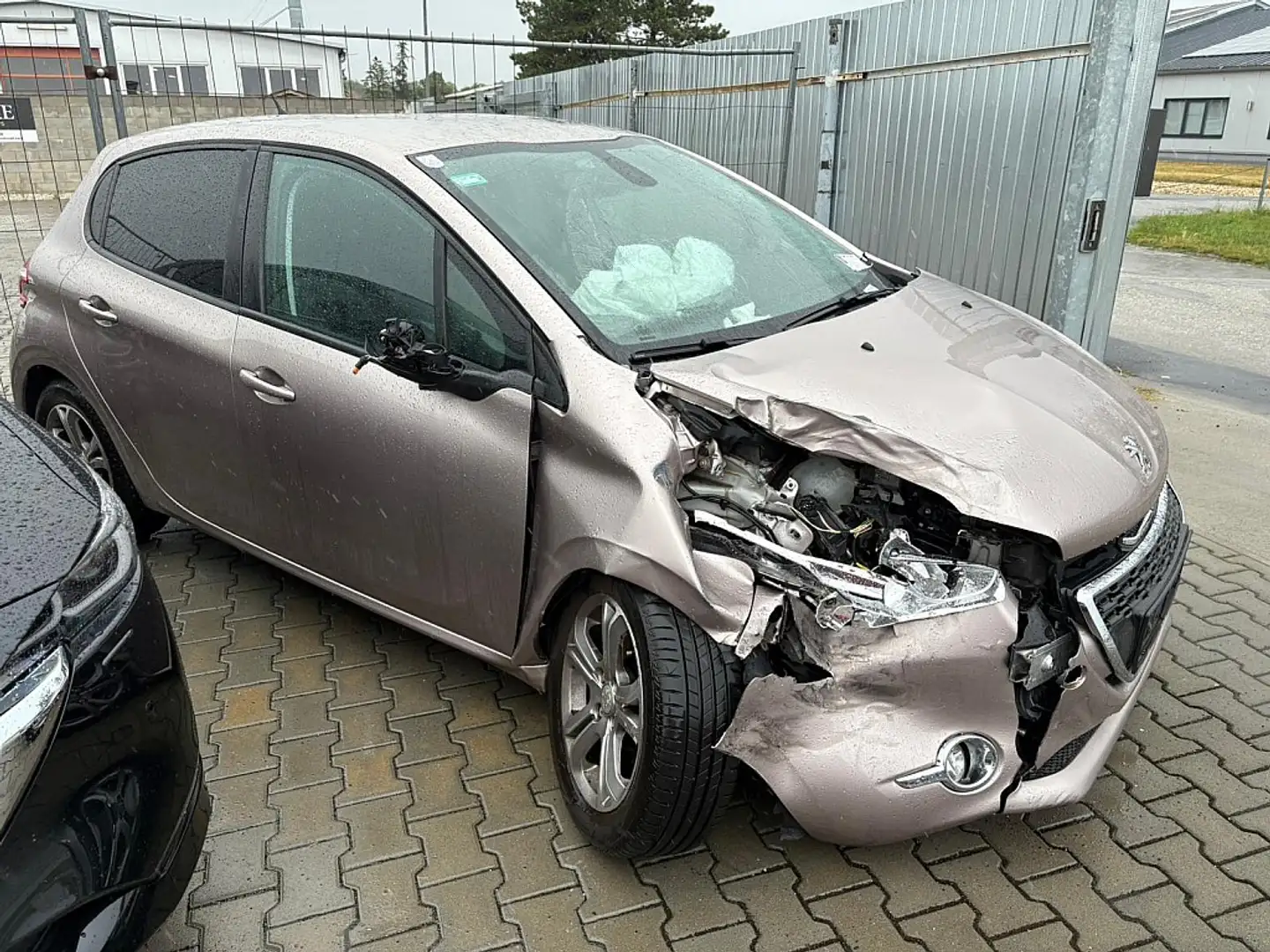 Peugeot 208 Active 1,6 e-HDI 92 FAP/ UNFALLFAHRZEUG/MOTOR I... Grau - 2