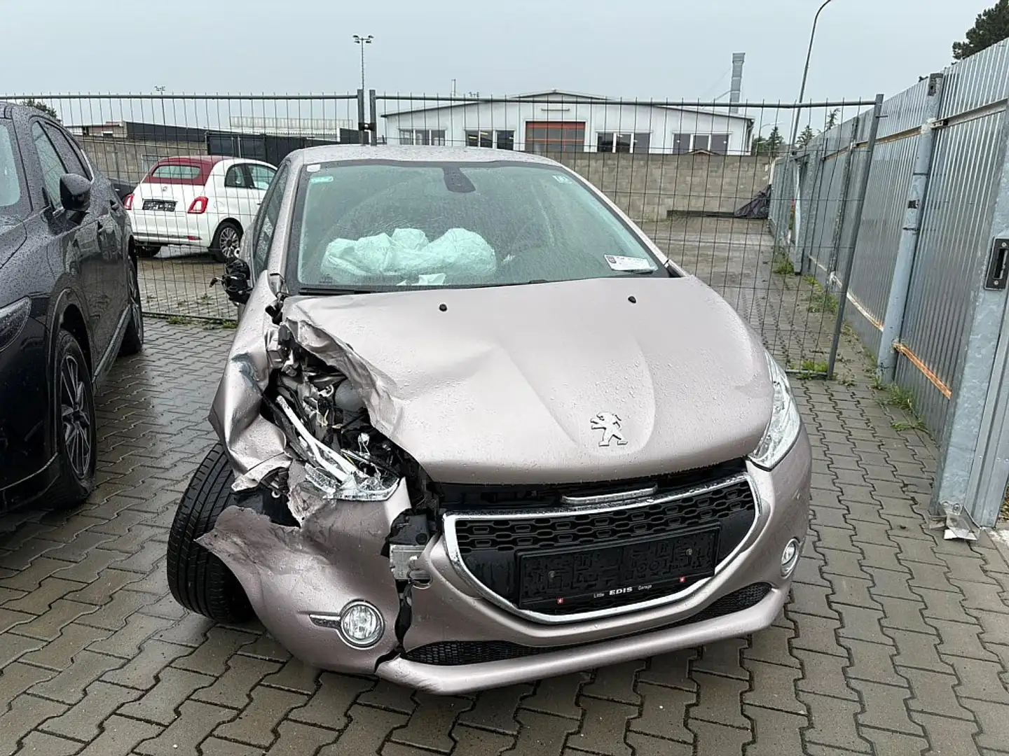 Peugeot 208 Active 1,6 e-HDI 92 FAP/ UNFALLFAHRZEUG/MOTOR I... Grau - 1