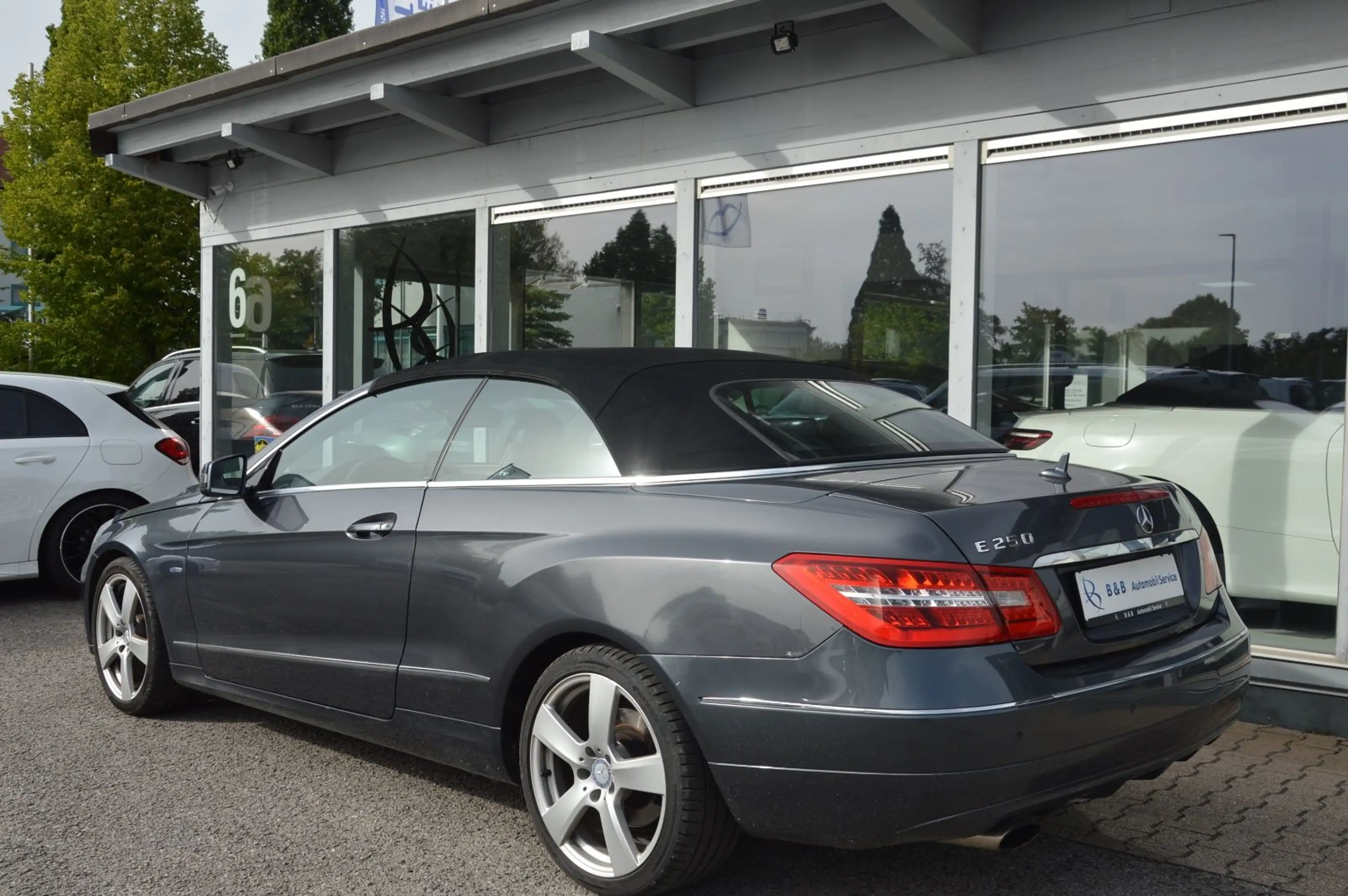Mercedes-Benz E 250 Cabrio *AIRSCARF* — photo 11