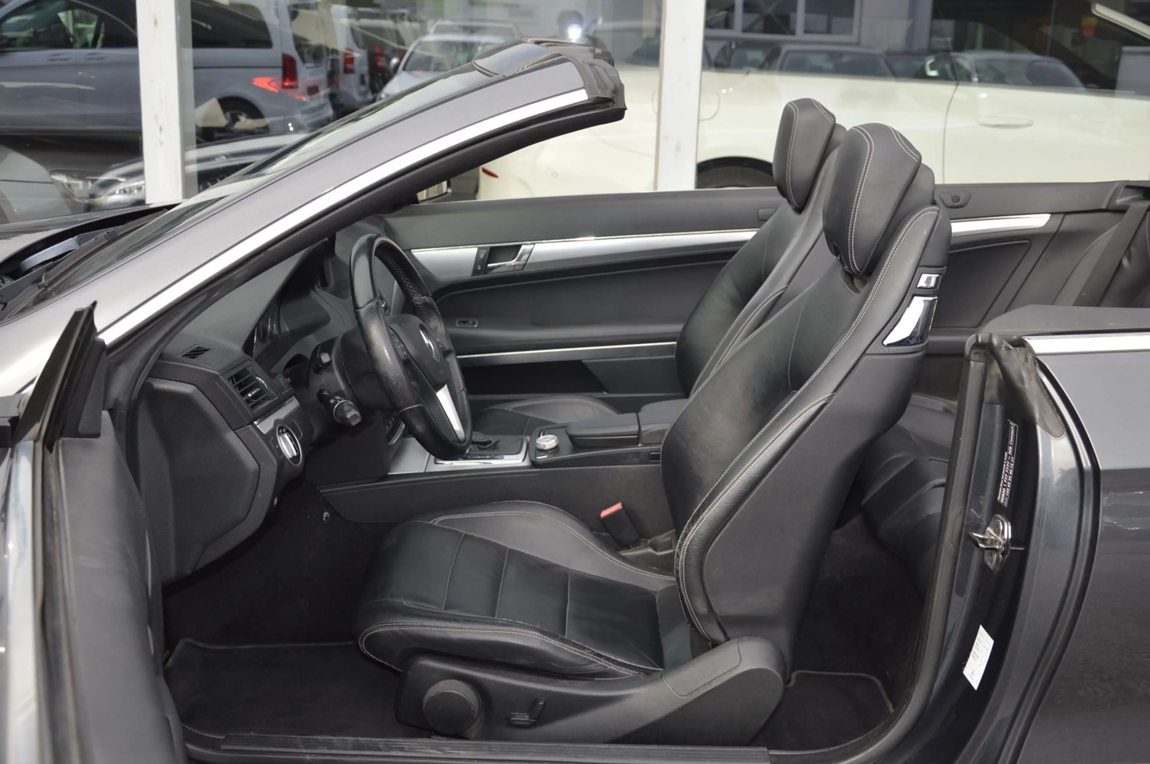Mercedes-Benz E 250 Cabrio *AIRSCARF* — photo 12