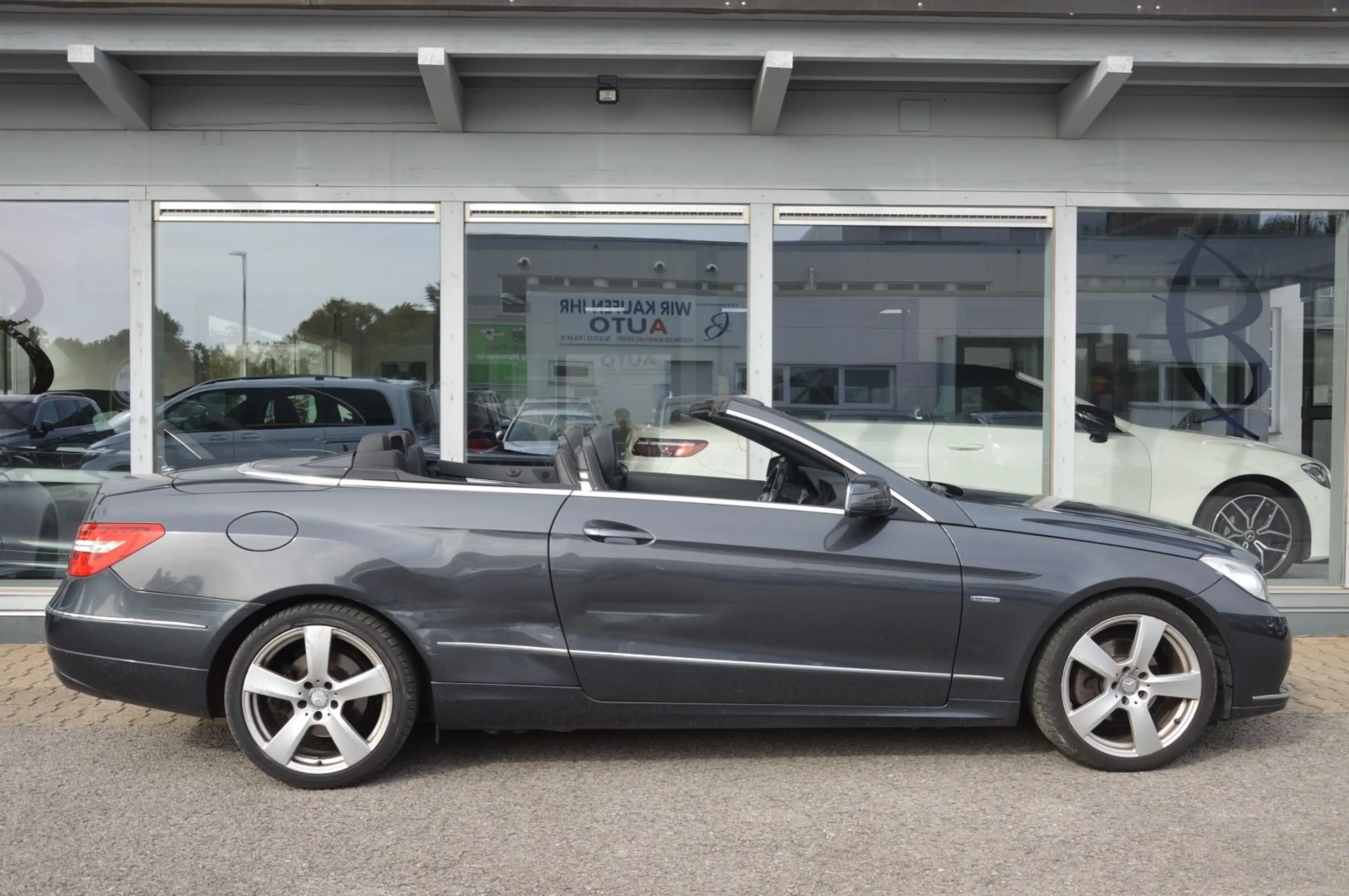 Mercedes-Benz E 250 Cabrio *AIRSCARF* — photo 5