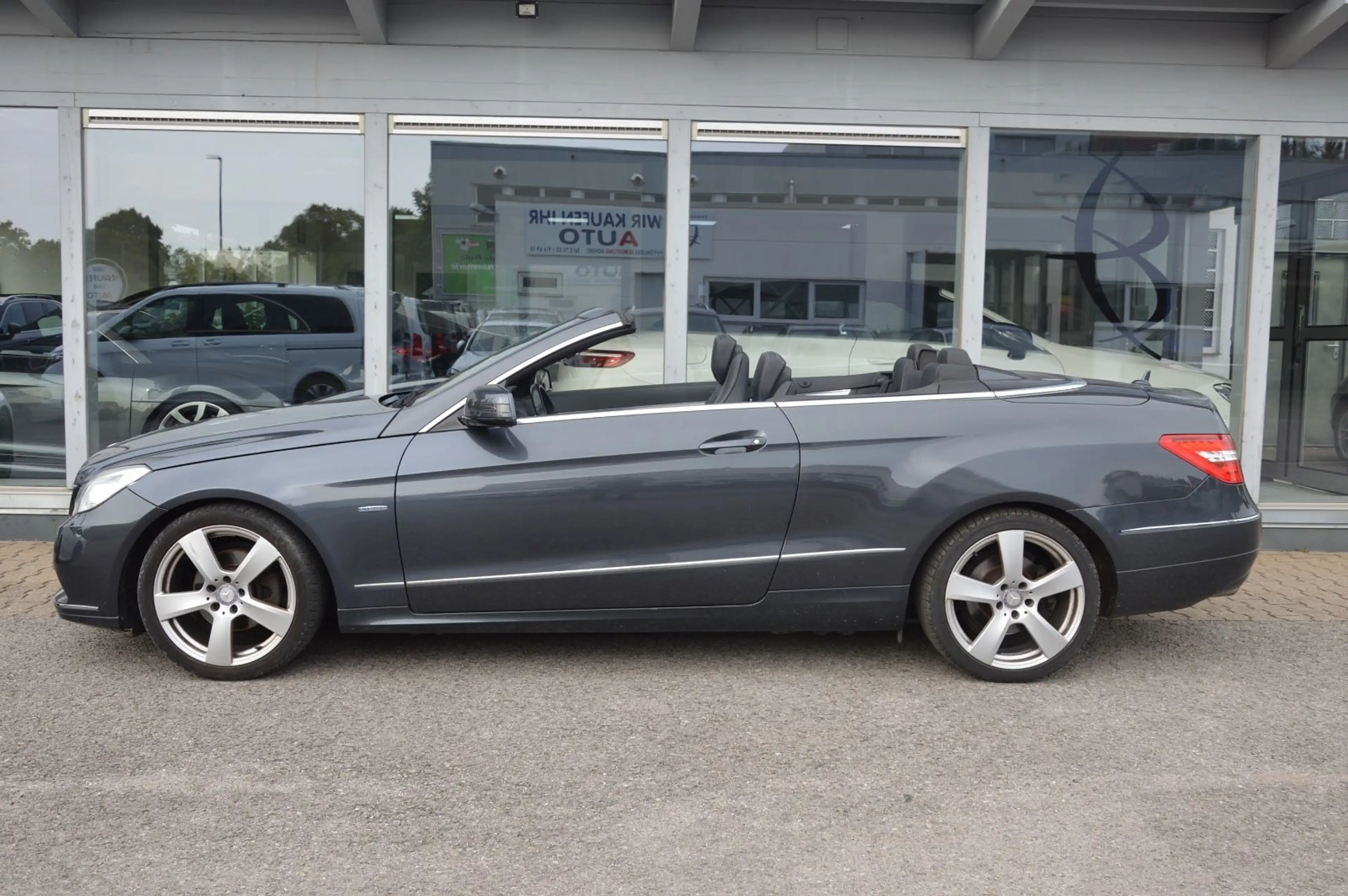 Mercedes-Benz E 250 Cabrio *AIRSCARF* — photo 2