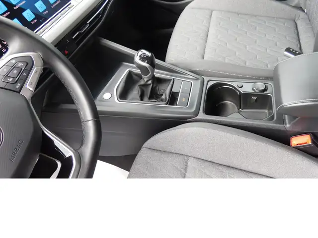 Volkswagen Golf view 9
